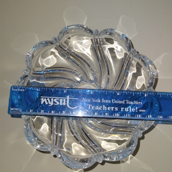 Small glass swirl bowl - Picture 5 of 7